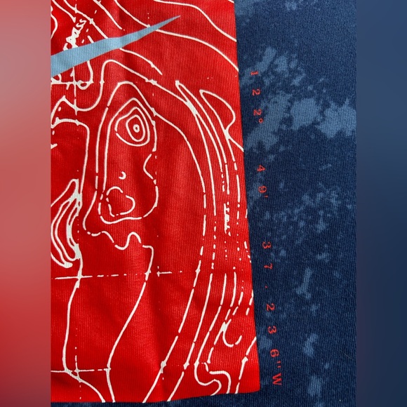 The Nike Tee in red, white and blue tie dye like pattern size medium - Picture 5 of 8